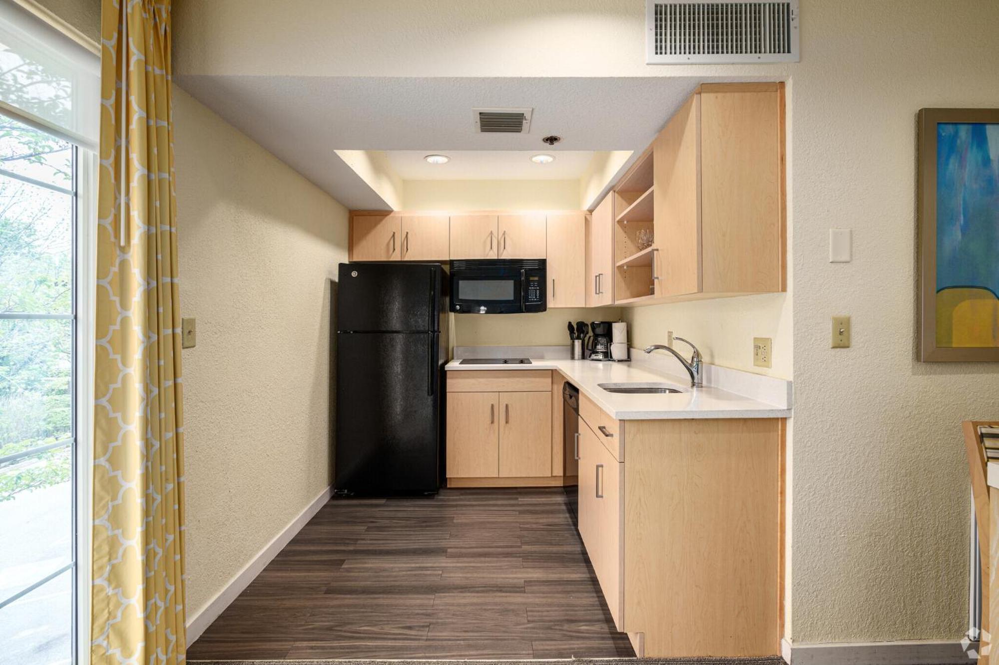 Avia Residences On Lincoln - Extended Stay Малвърн Екстериор снимка