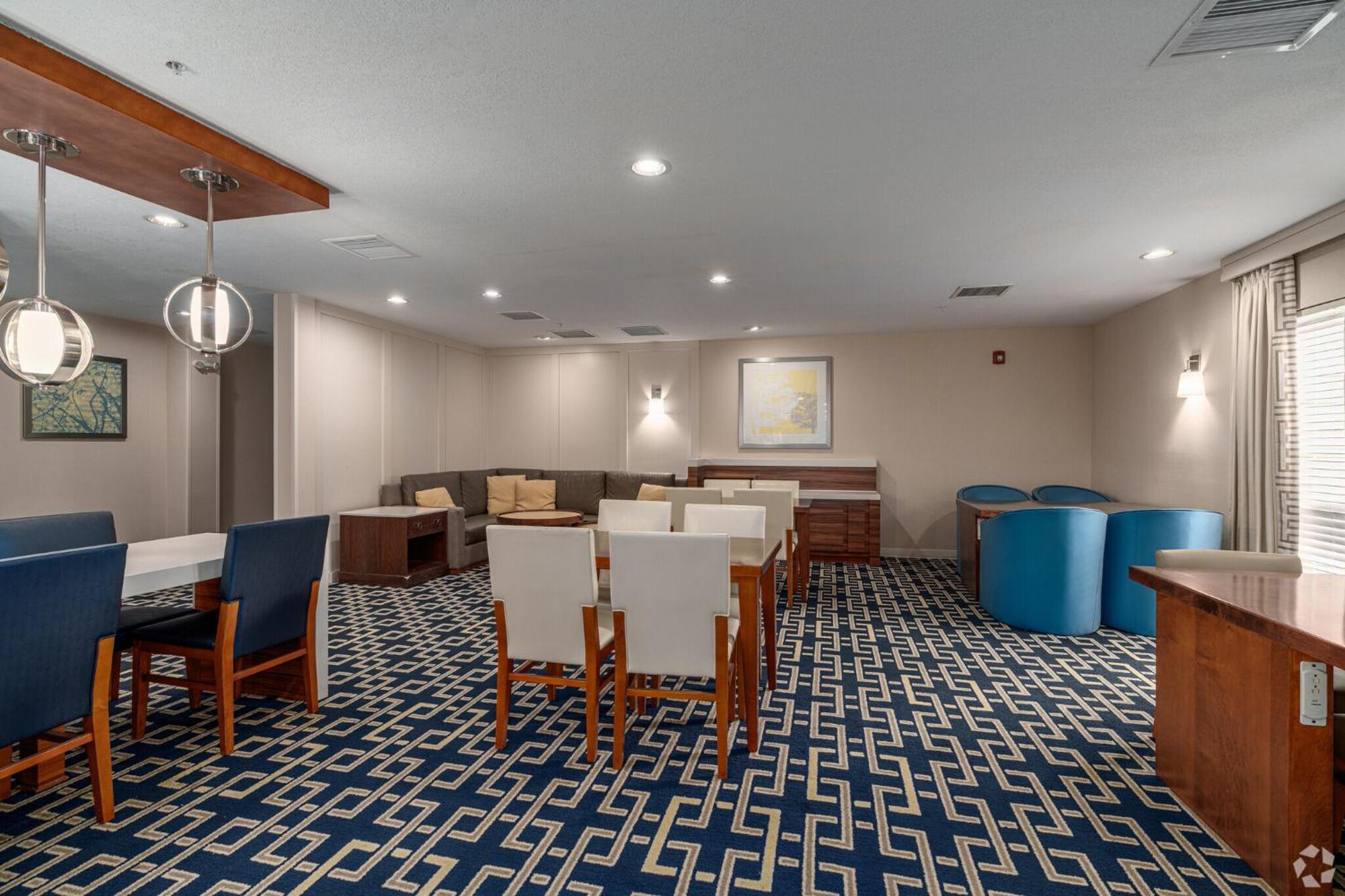 Avia Residences On Lincoln - Extended Stay Малвърн Екстериор снимка